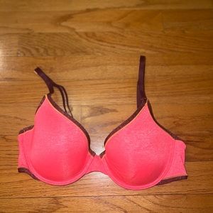 Victoria Secret Lined Tshirt Bra